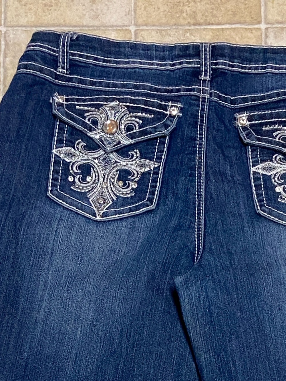 Earl Jean Jeans Dark Indigo Denim uwith Contrasting White Stitching Size 12TL
